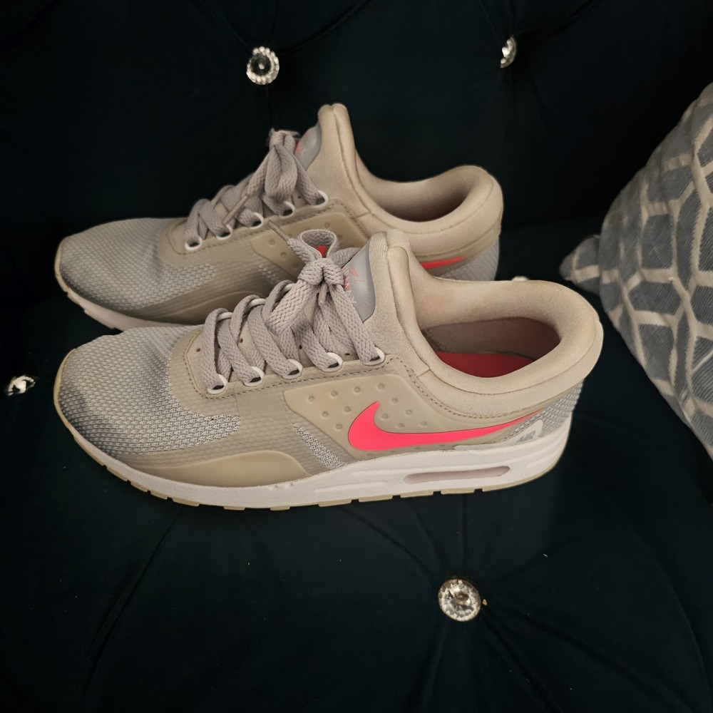 Nike Air Max Size 7Y Gray Mesh with Pink Swoosh. Comfortable and Durable Active